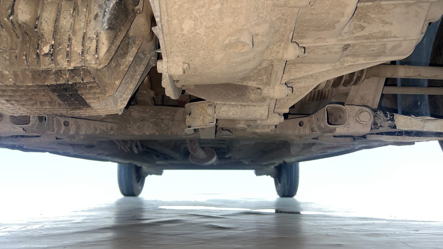 Used 2018 Renault Kwid 1.0 RXT Petrol Manual extra FRONT LEFT UNDERBODY VIEW