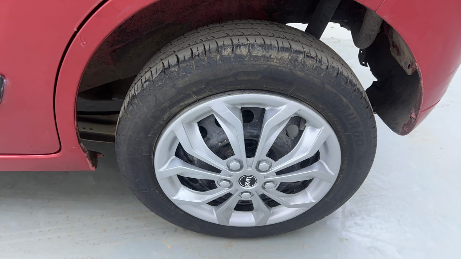 Used 2016 Maruti Suzuki Wagon R 1.0 VXI AMT Petrol Automatic tyres LEFT REAR TYRE RIM VIEW