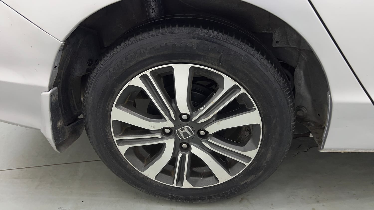 Used 2018 Honda City V Petrol Petrol Manual tyres RIGHT REAR TYRE RIM VIEW