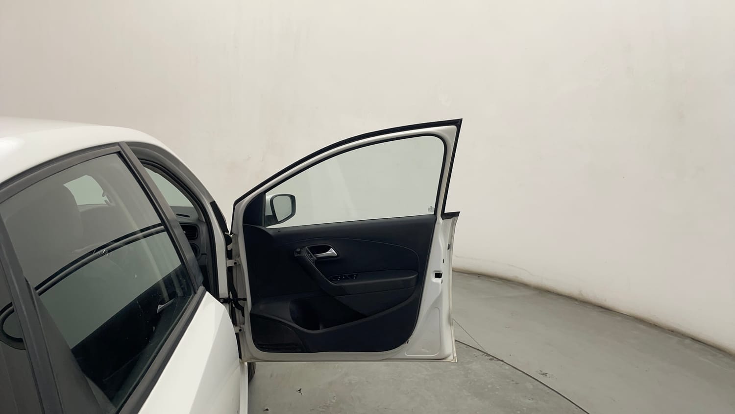 Used 2015 Volkswagen Polo Comfortline 1.2L (P) Petrol Manual interior RIGHT FRONT DOOR OPEN VIEW