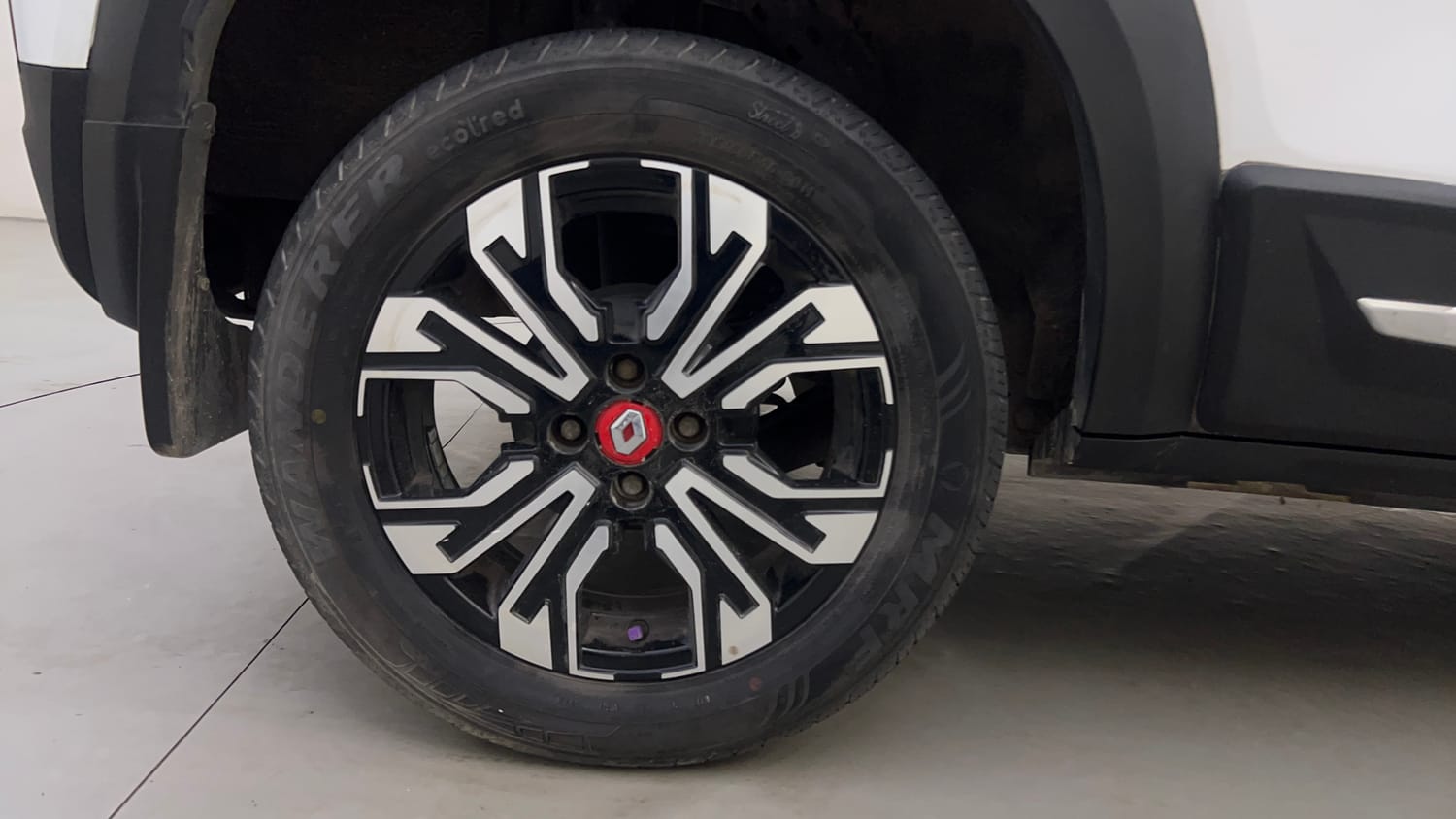 Used 2022 Renault Kiger RXZ 1.0 Turbo MT Petrol Manual tyres RIGHT REAR TYRE RIM VIEW