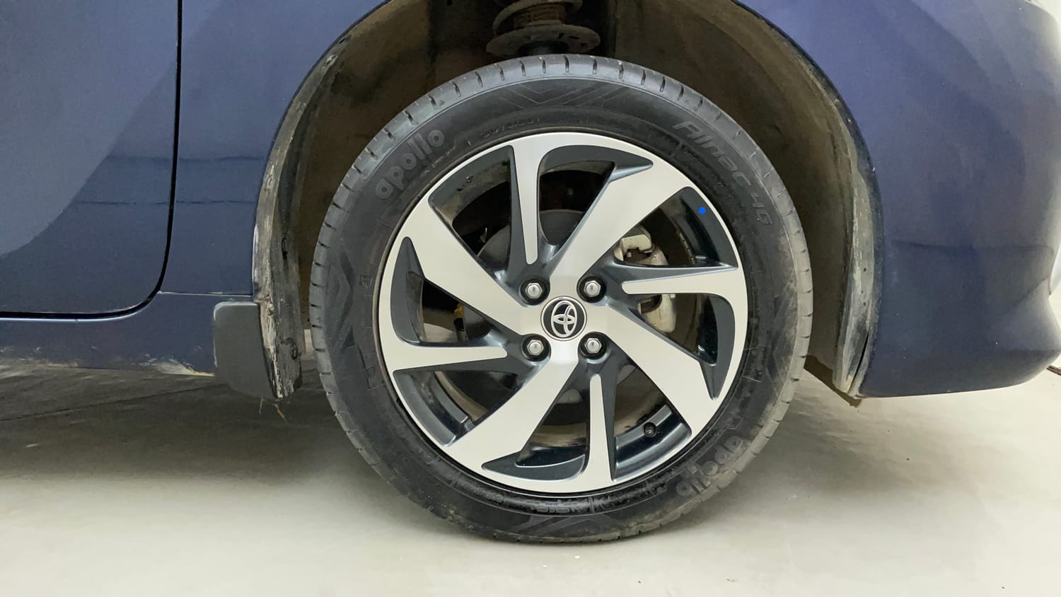 Used 2024 Toyota Glanza V AMT Petrol Automatic tyres RIGHT FRONT TYRE RIM VIEW