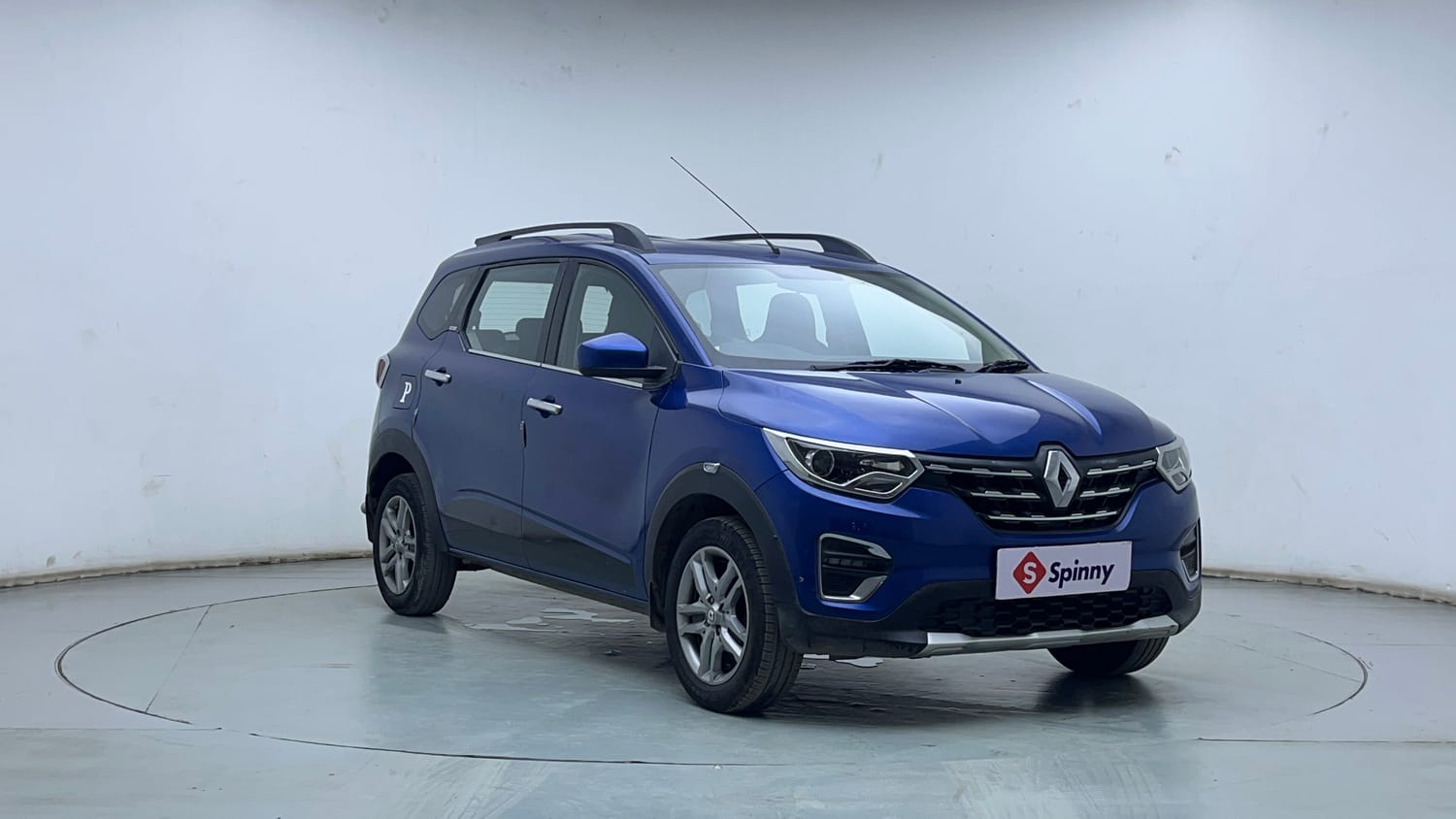 Used 2020 Renault Triber RXZ Petrol Manual exterior RIGHT FRONT CORNER VIEW