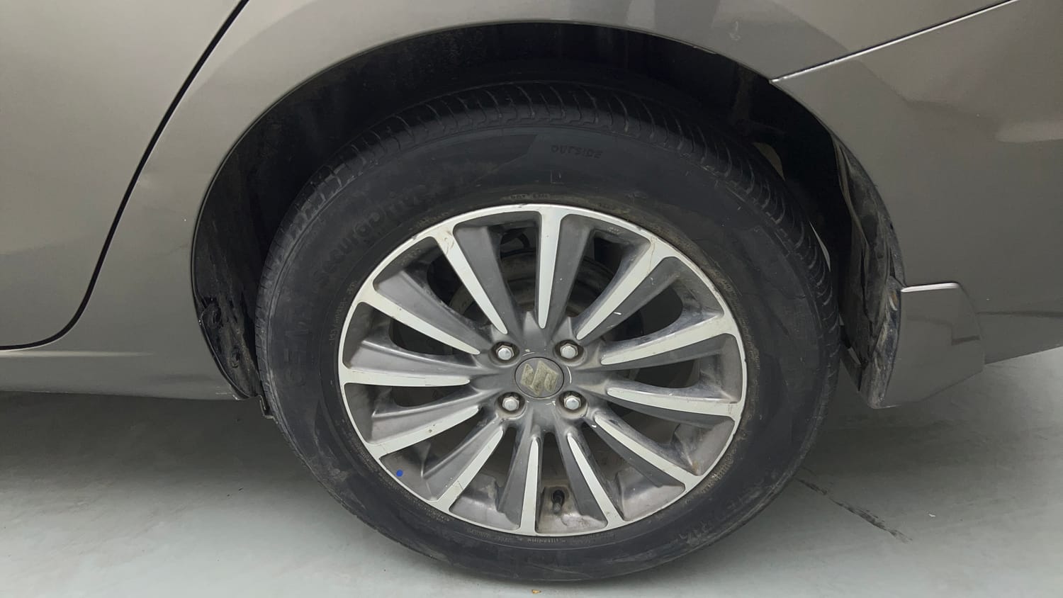 Used 2018 Maruti Suzuki Ciaz Alpha Hybrid 1.5 Petrol Manual tyres LEFT REAR TYRE RIM VIEW
