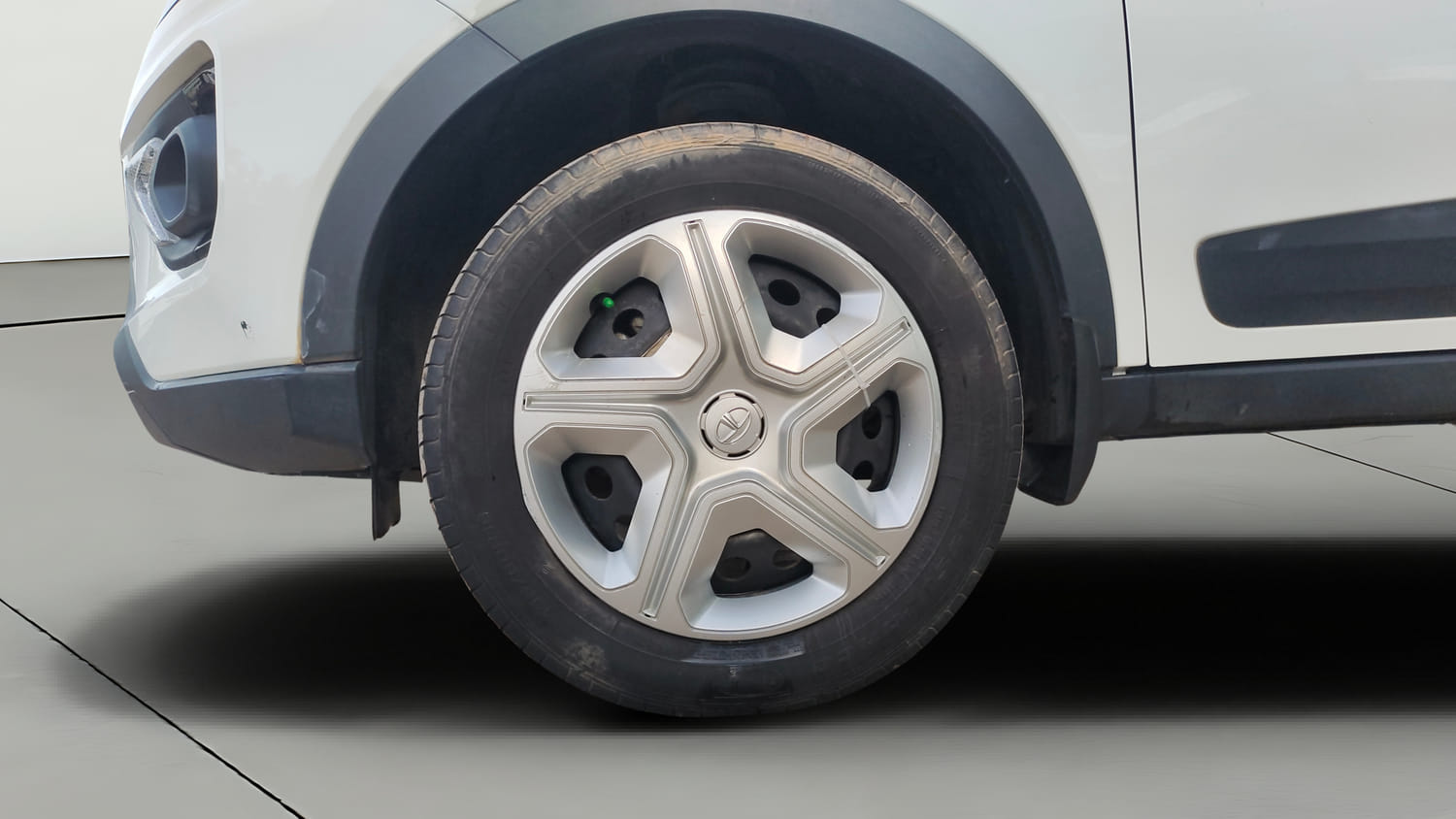 Used 2023 Tata Nexon XMA (S) Diesel Diesel Automatic tyres LEFT FRONT TYRE RIM VIEW