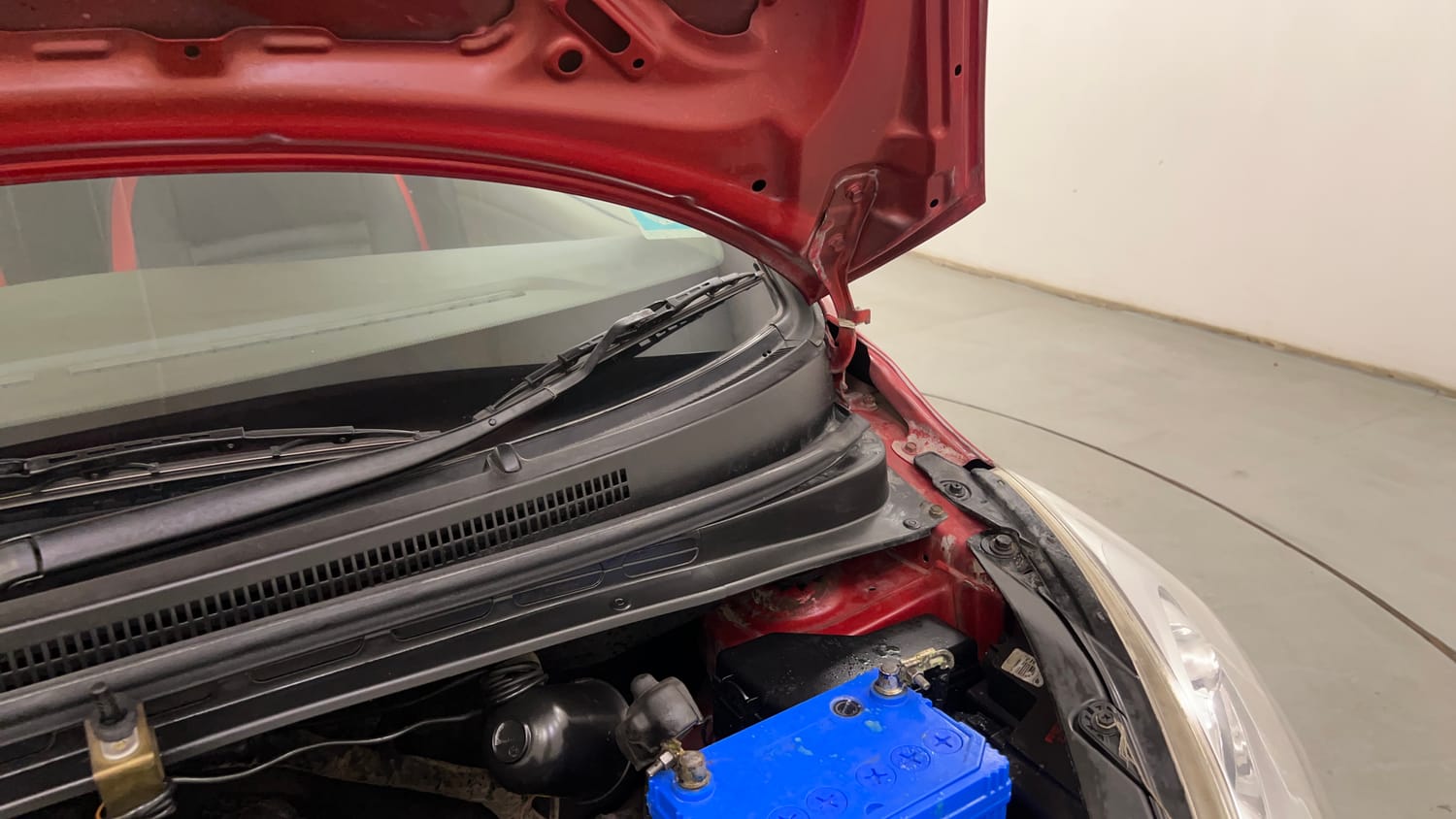Used 2013 Hyundai i10 Sportz 1.2 AT Kappa2 Petrol Automatic engine ENGINE LEFT SIDE HINGE & APRON VIEW