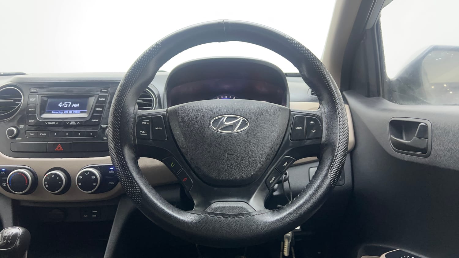 Used 2020 Hyundai Xcent S Petrol+cng(outside fitted) Cng Manual interior STEERING VIEW