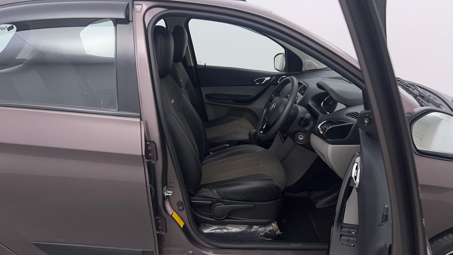 Used 2019 Tata Tiago Revotron XZ Plus Petrol Manual interior RIGHT SIDE FRONT DOOR CABIN VIEW