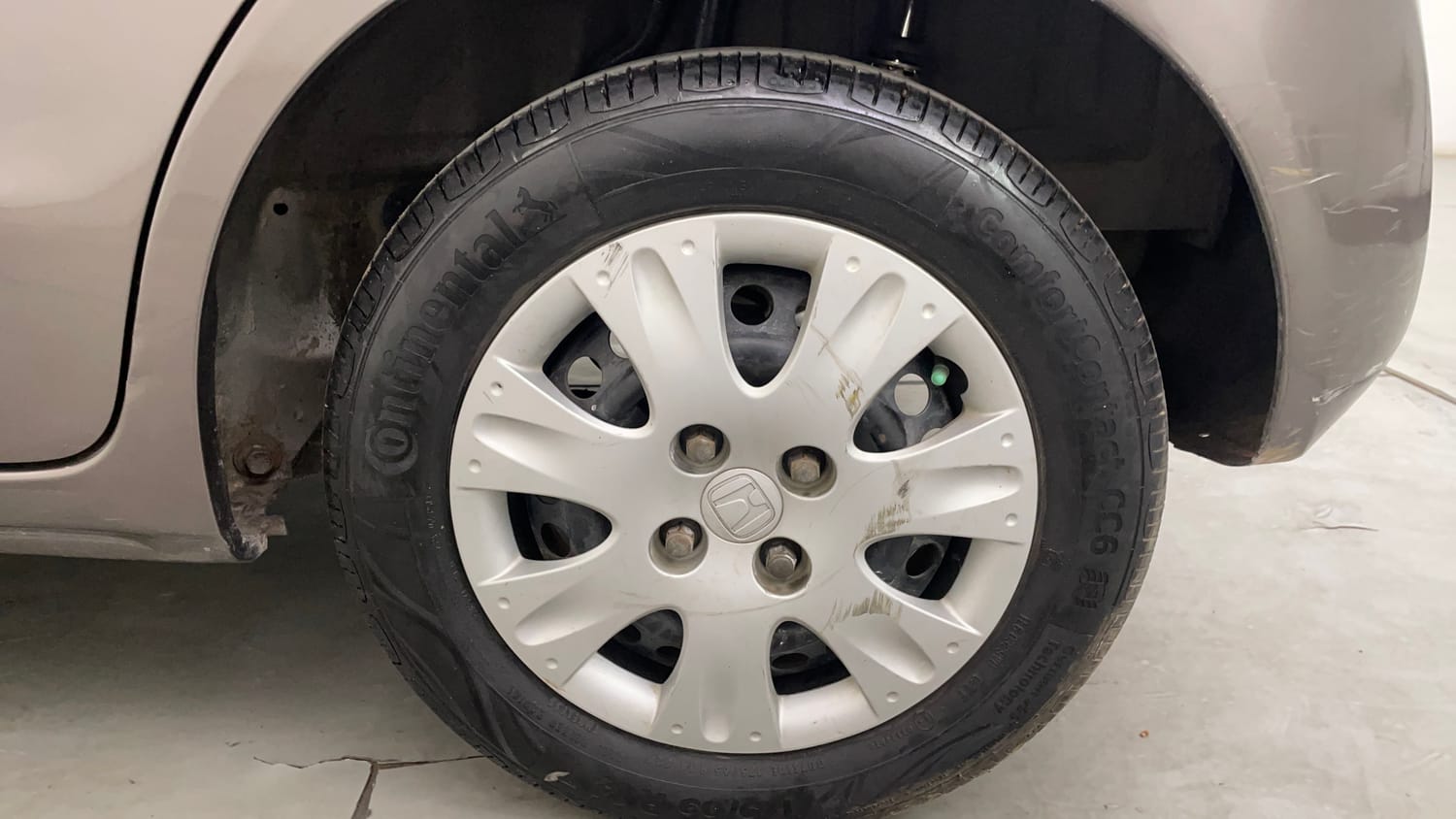 Used 2015 Honda Brio S MT Petrol Manual tyres LEFT REAR TYRE RIM VIEW