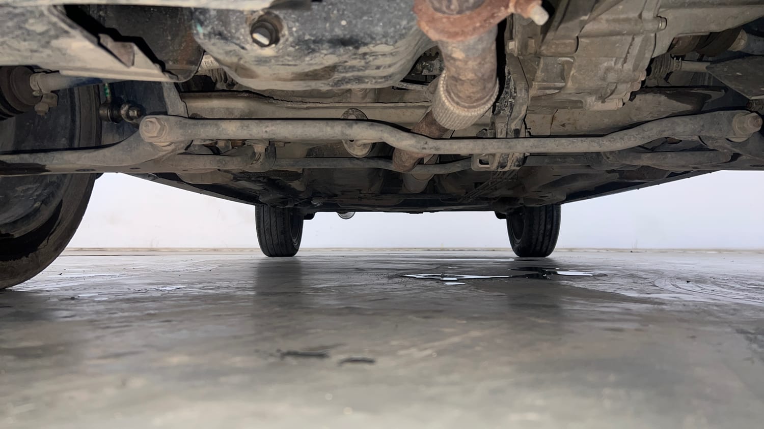 Used 2019 Tata Tiago Revotron XZ Plus Petrol Manual extra FRONT LEFT UNDERBODY VIEW