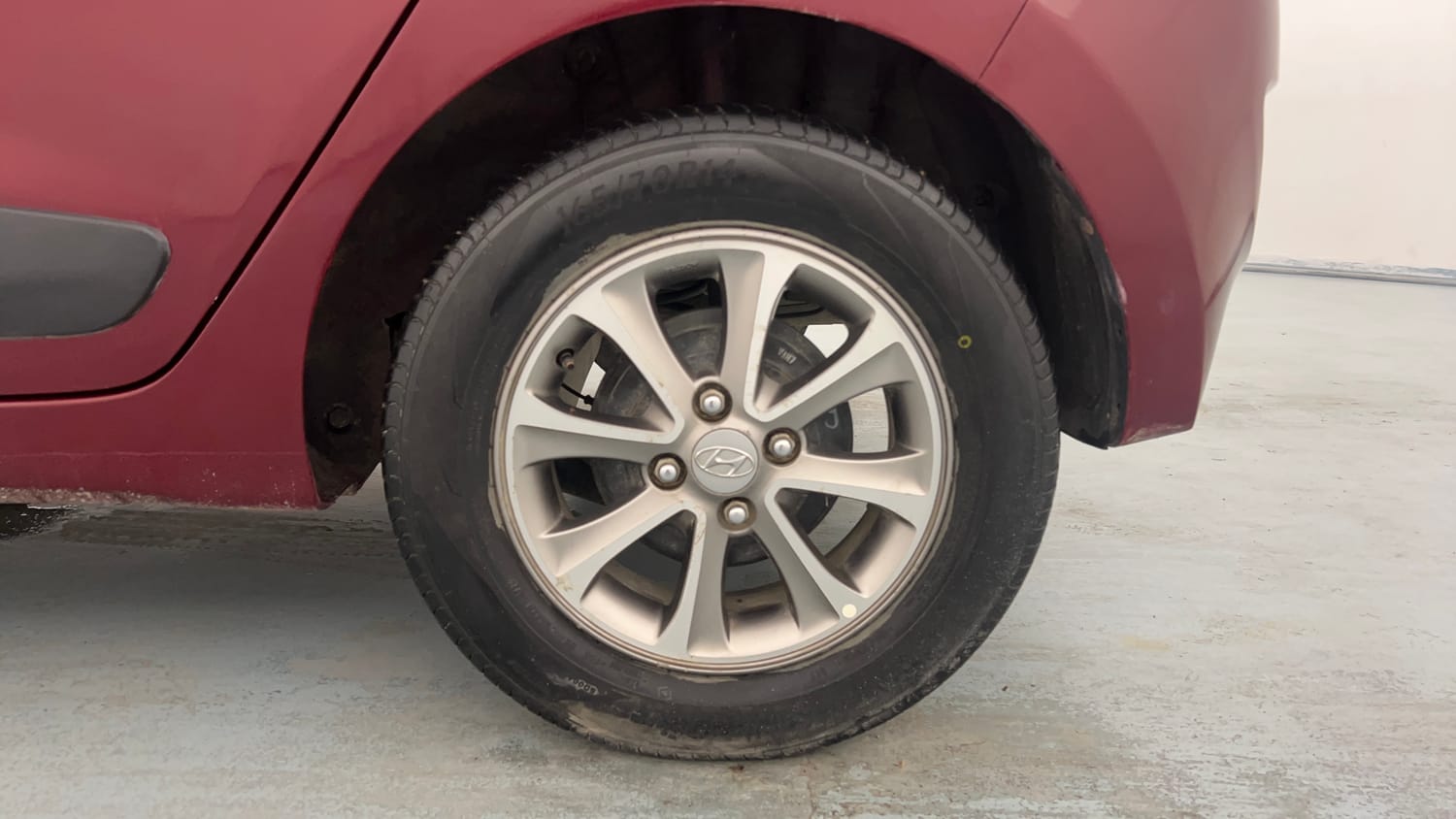 Used 2016 Hyundai Grand i10 Asta 1.2 Kappa VTVT (O) Petrol Manual tyres LEFT REAR TYRE RIM VIEW