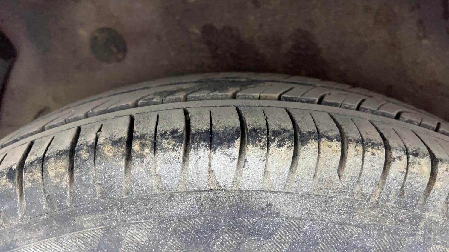 Used 2014 Hyundai i10 Magna 1.1 iRDE2 Petrol Manual tyres RIGHT REAR TYRE TREAD VIEW