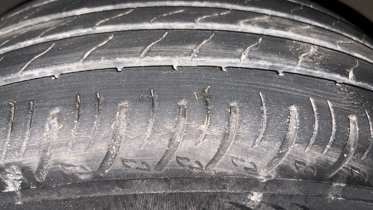 Used 2022 Renault Kiger RXZ 1.0 Turbo MT Petrol Manual tyres LEFT FRONT TYRE TREAD VIEW