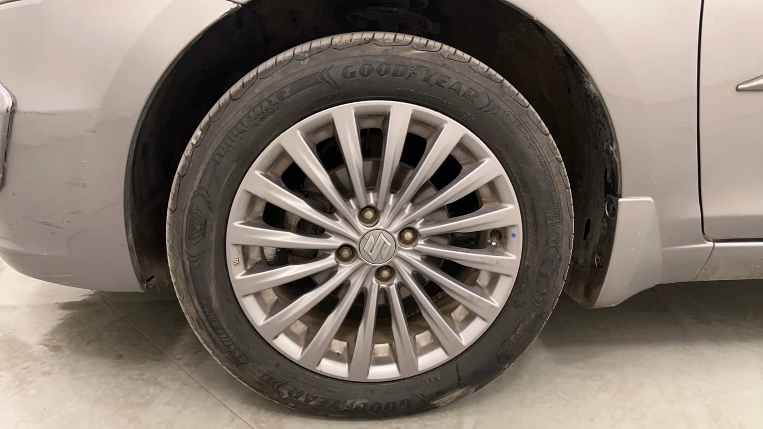 Used 2017 Maruti Suzuki Ciaz ZXI+ CNG (Outside Fitted) Cng Manual tyres LEFT FRONT TYRE RIM VIEW