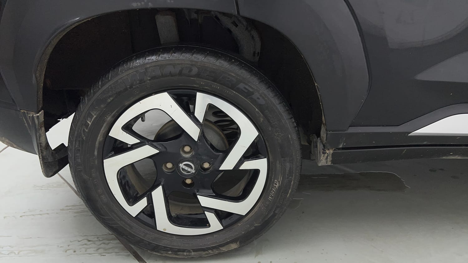 Used 2023 Nissan Magnite XV Premium Turbo CVT Petrol Automatic tyres RIGHT REAR TYRE RIM VIEW