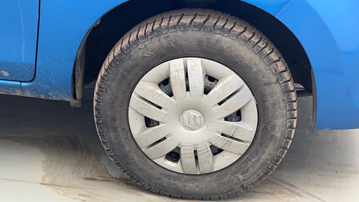 Used 2018 Maruti Suzuki Alto 800 VXi Petrol Manual tyres RIGHT FRONT TYRE RIM VIEW