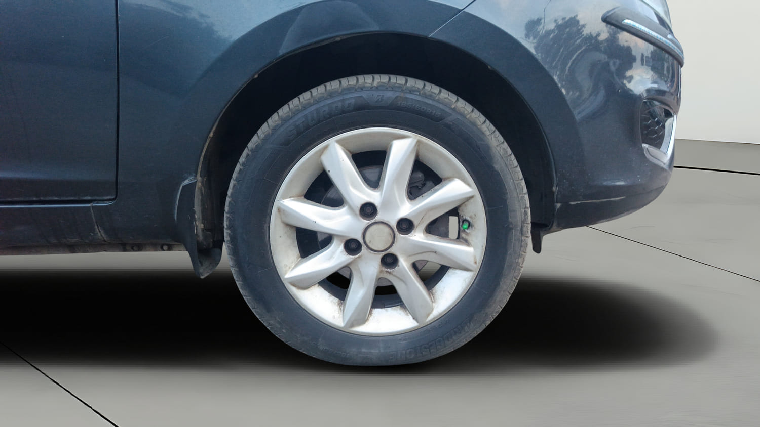 Used 2018 Tata Zest XTA Diesel Diesel Automatic tyres RIGHT FRONT TYRE RIM VIEW