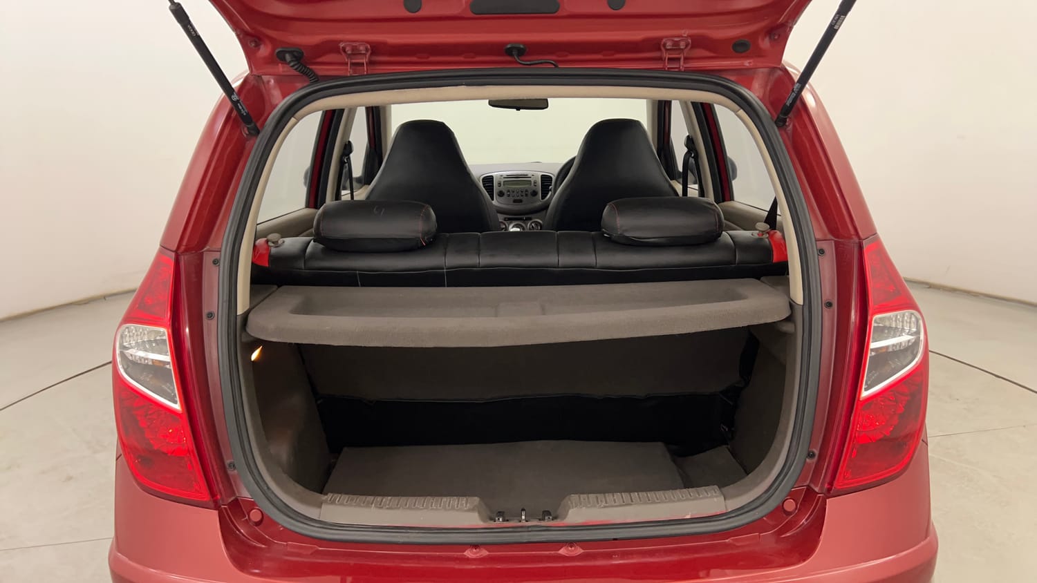 Used 2013 Hyundai i10 Sportz 1.2 AT Kappa2 Petrol Automatic interior DICKY INSIDE VIEW