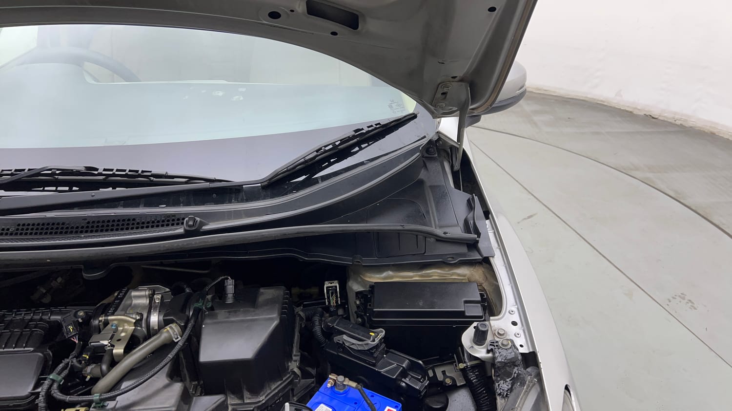 Used 2018 Honda City V Petrol Petrol Manual engine ENGINE LEFT SIDE HINGE & APRON VIEW