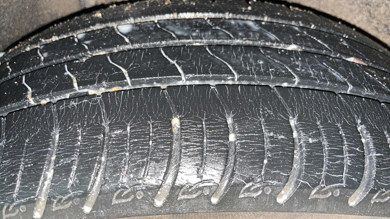 Used 2017 Maruti Suzuki Baleno Alpha 1.2 Petrol Manual tyres RIGHT REAR TYRE TREAD VIEW
