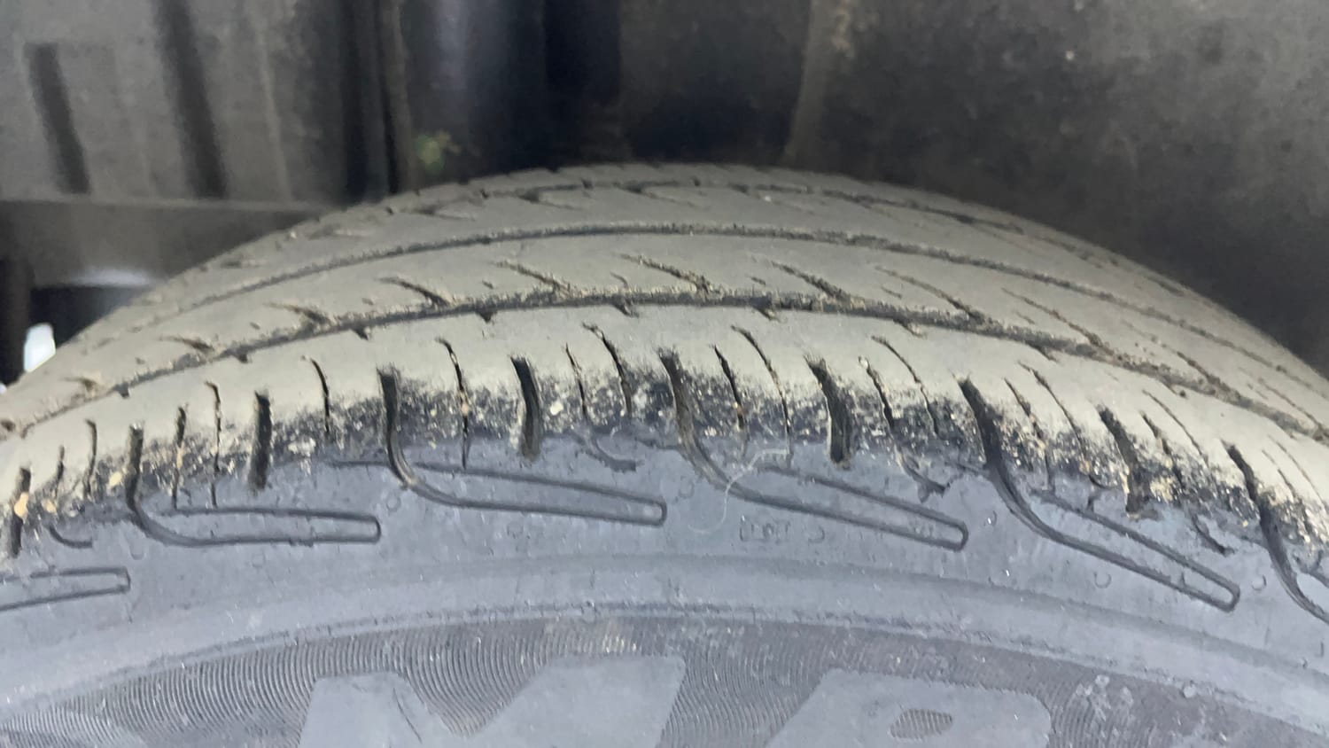 Used 2013 Maruti Suzuki Swift VXi Petrol Manual tyres RIGHT REAR TYRE TREAD VIEW