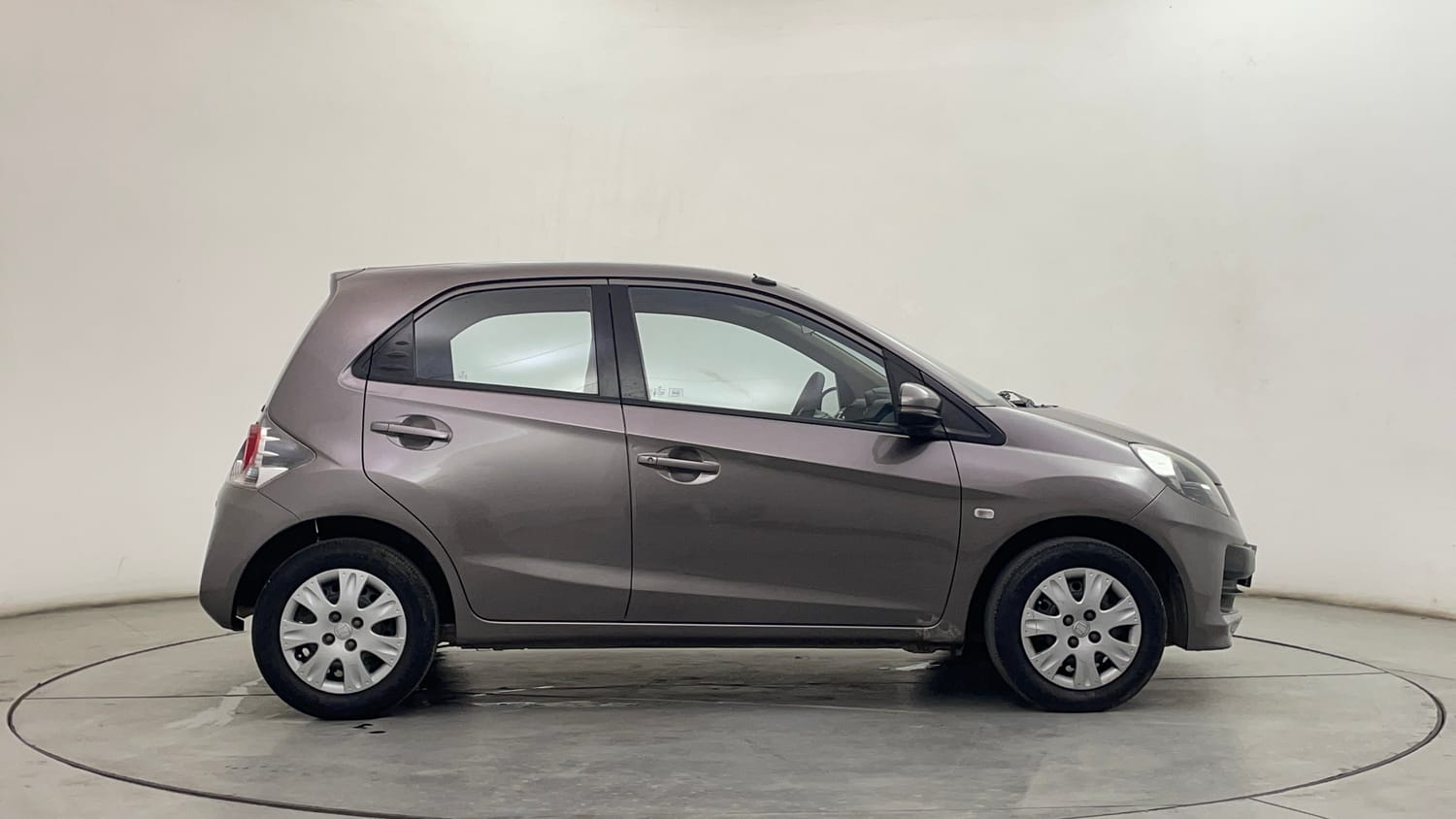 Used 2015 Honda Brio S MT Petrol Manual exterior RIGHT SIDE VIEW