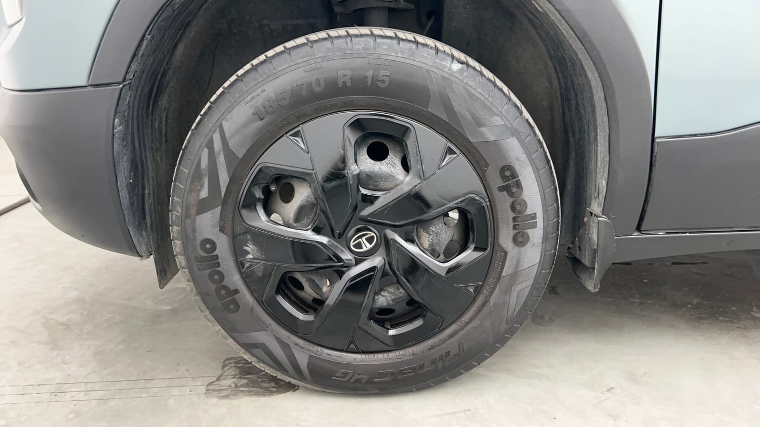 Used 2023 Tata Punch Adventure Rhythm Pack MT Petrol Manual tyres LEFT FRONT TYRE RIM VIEW