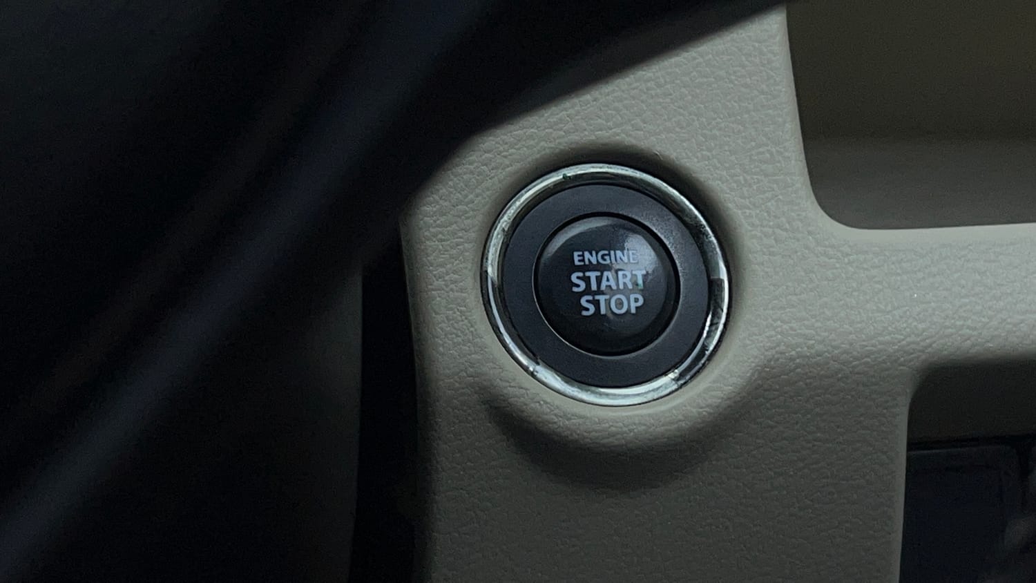 Used 2018 Maruti Suzuki Ciaz Alpha Hybrid 1.5 Petrol Manual top_features Keyless start
