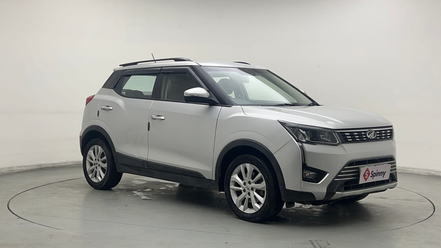 Used 2022 Mahindra XUV 300 W8 1.5 Diesel Diesel Manual exterior RIGHT FRONT CORNER VIEW