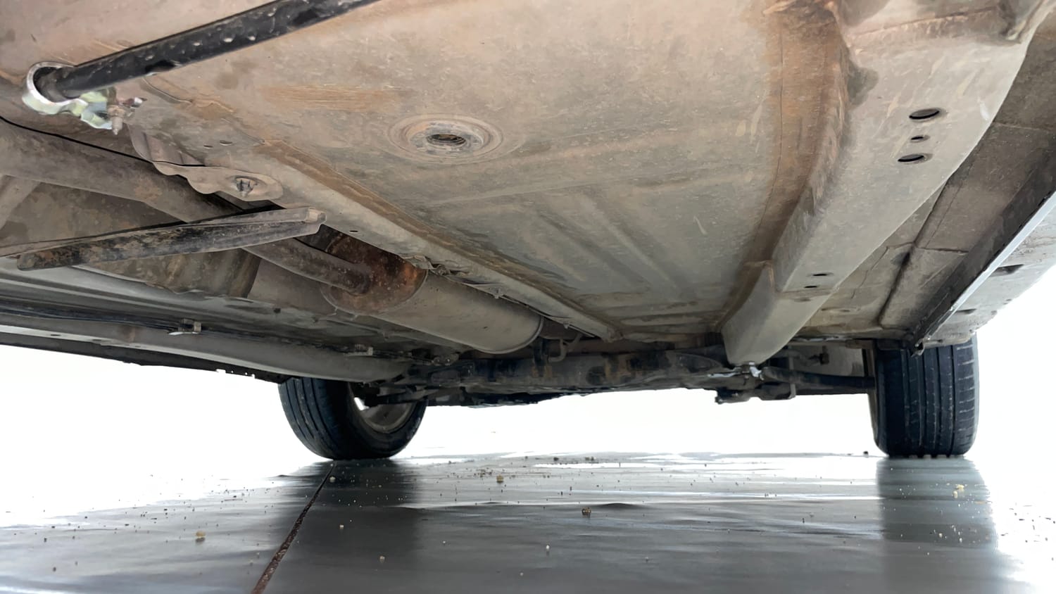 Used 2017 Maruti Suzuki Baleno Alpha 1.2 Petrol Manual extra REAR RIGHT UNDERBODY VIEW