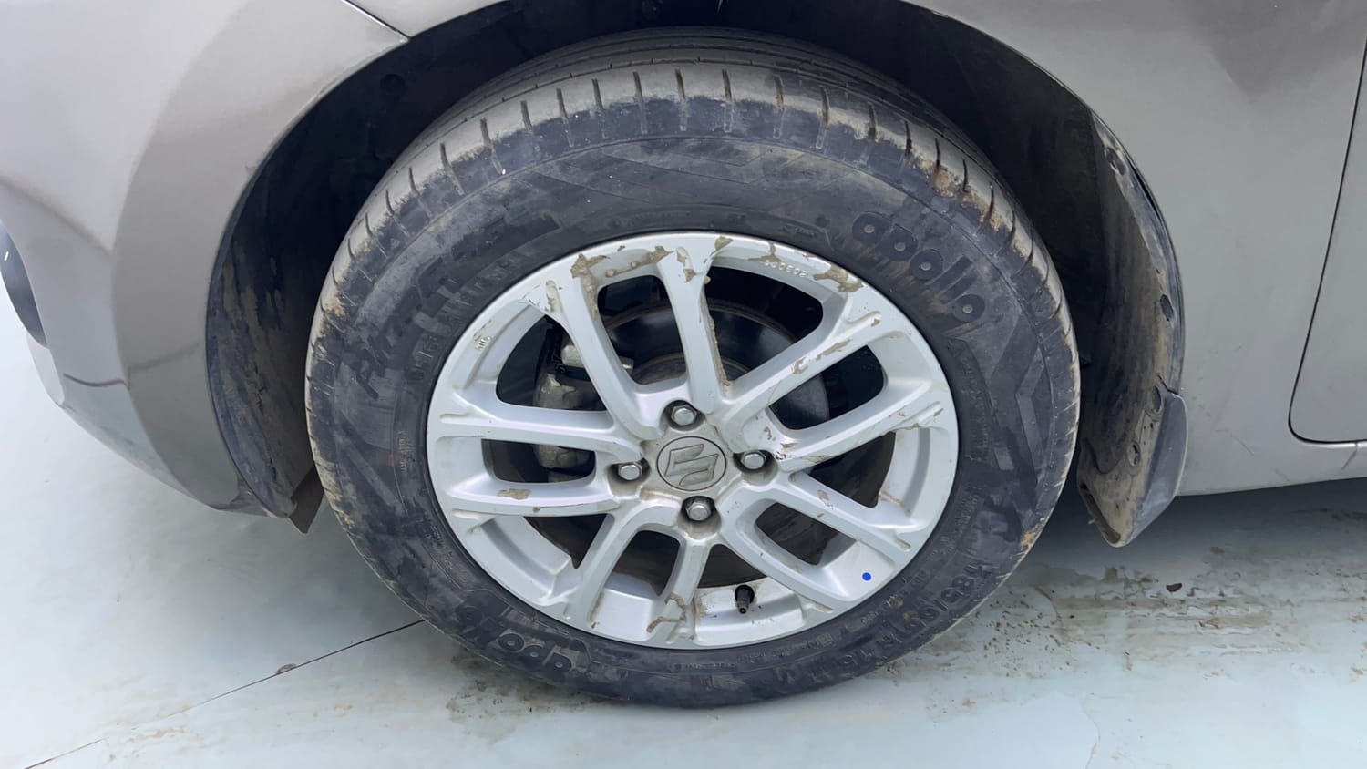 Used 2020 Maruti Suzuki Swift ZXi AMT Petrol Automatic tyres LEFT FRONT TYRE RIM VIEW