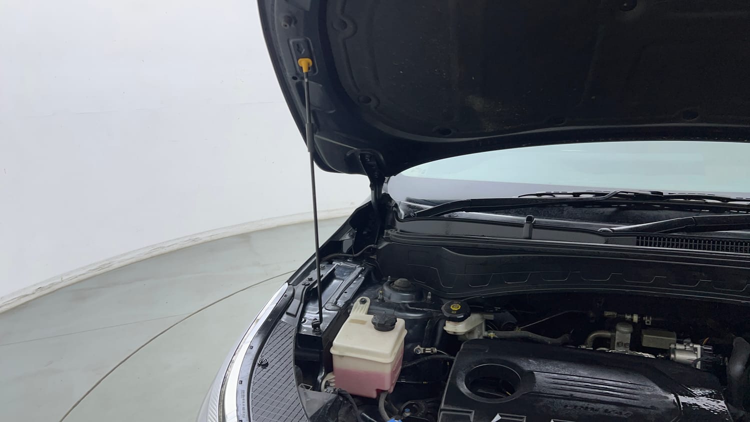 Used 2022 Kia Seltos HTX Plus 1.5 Diesel Diesel Manual engine ENGINE RIGHT SIDE HINGE & APRON VIEW