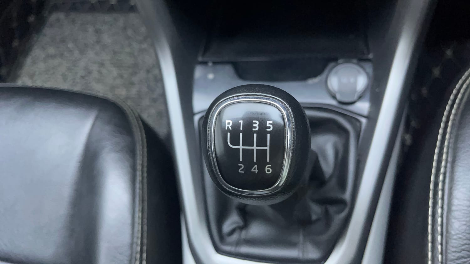 Used 2023 Skoda Kushaq Ambition 1.0L TSI MT Petrol Manual interior GEAR  KNOB VIEW