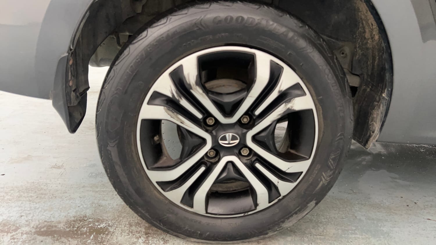 Used 2022 Tata Tigor XZ Plus CNG Cng Manual tyres RIGHT REAR TYRE RIM VIEW