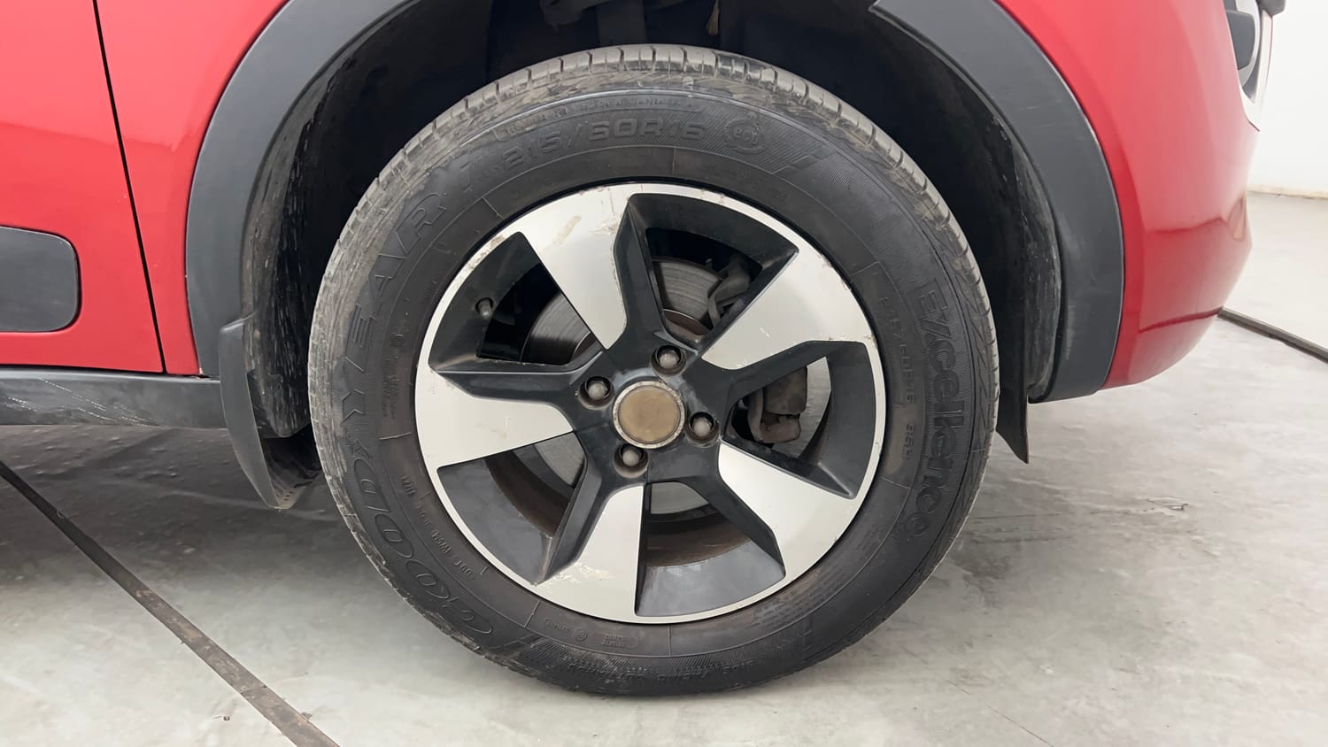 Used 2019 Tata Nexon XZ Plus Diesel Diesel Manual tyres RIGHT FRONT TYRE RIM VIEW