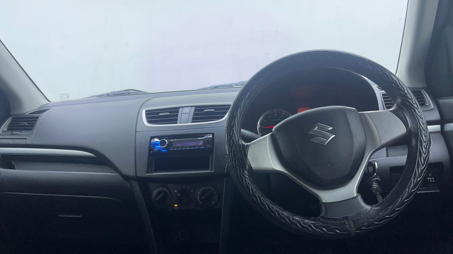 Used 2013 Maruti Suzuki Swift VXi Petrol Manual interior DASHBOARD VIEW