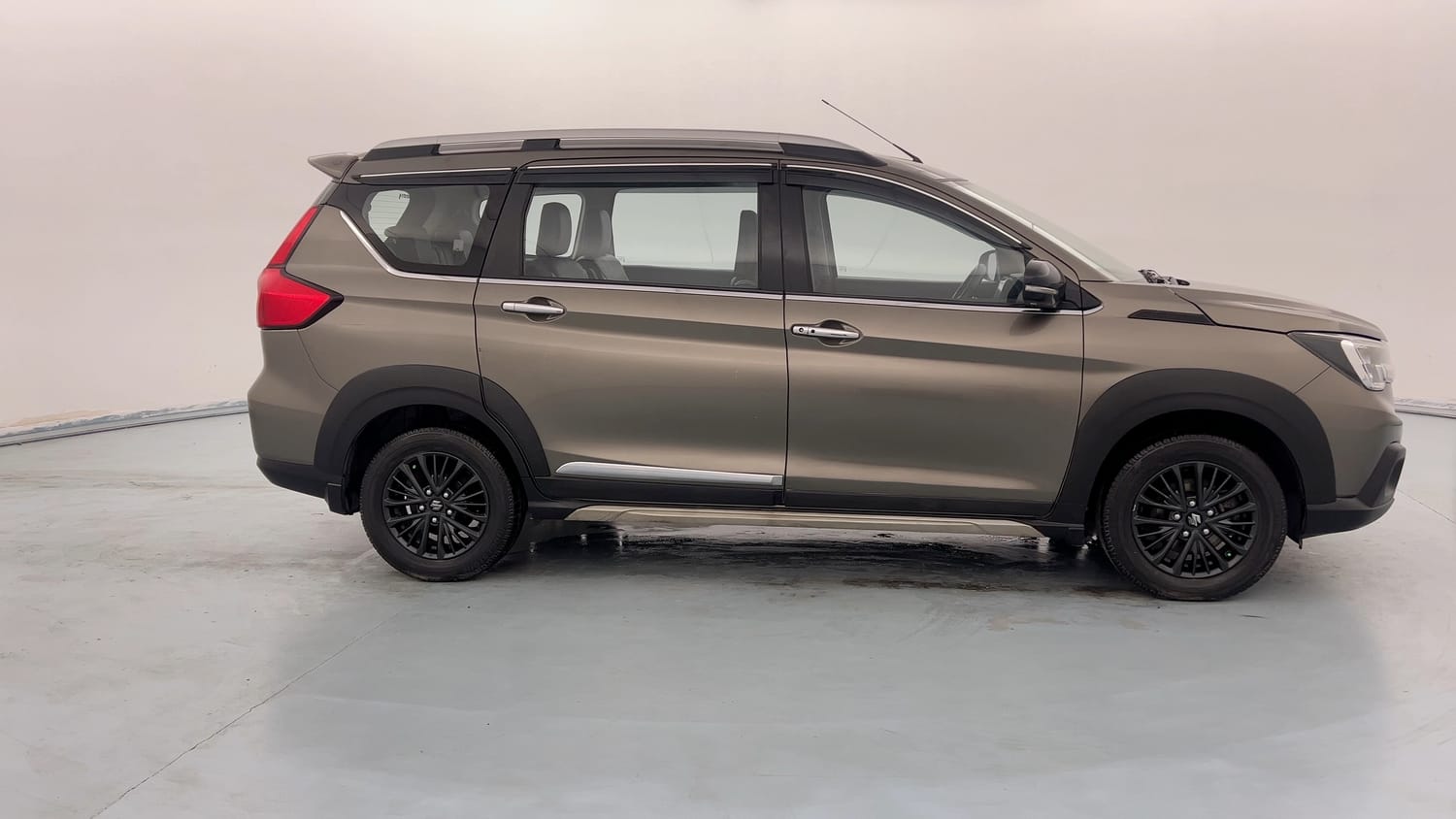 Used 2022 Maruti Suzuki XL6 Zeta AT Petrol Petrol Automatic exterior RIGHT SIDE VIEW