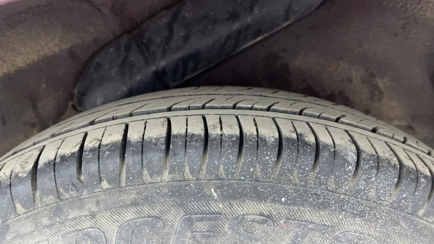 Used 2014 Hyundai i10 Magna 1.1 iRDE2 Petrol Manual tyres LEFT REAR TYRE TREAD VIEW