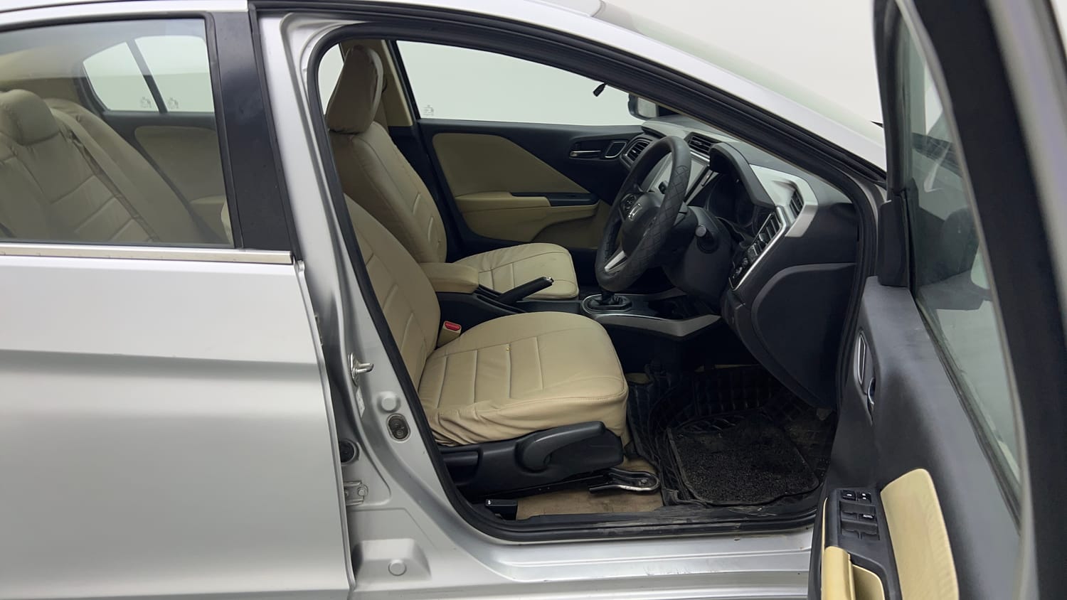 Used 2018 Honda City V Petrol Petrol Manual interior RIGHT SIDE FRONT DOOR CABIN VIEW