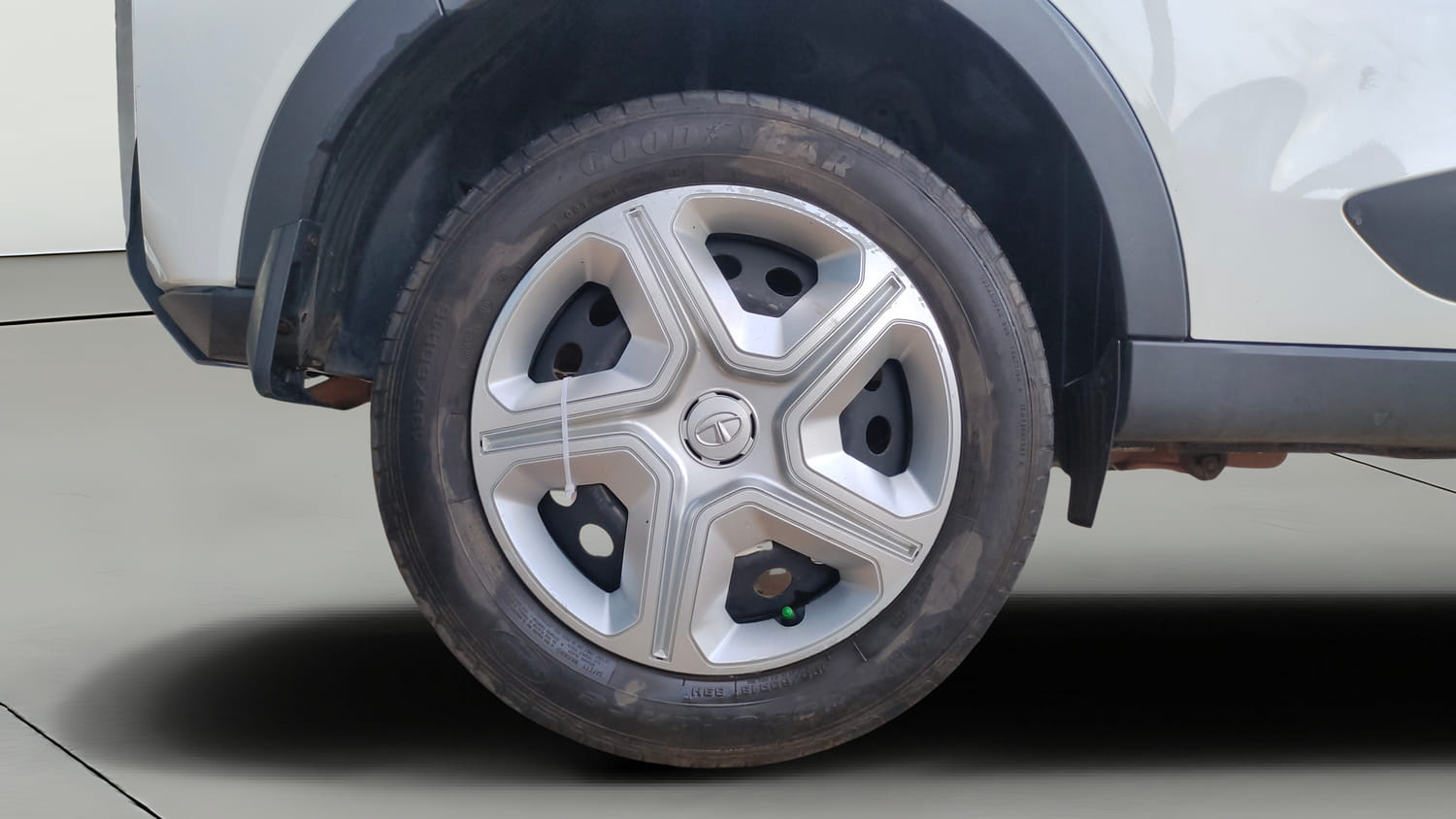 Used 2023 Tata Nexon XMA (S) Diesel Diesel Automatic tyres RIGHT REAR TYRE RIM VIEW