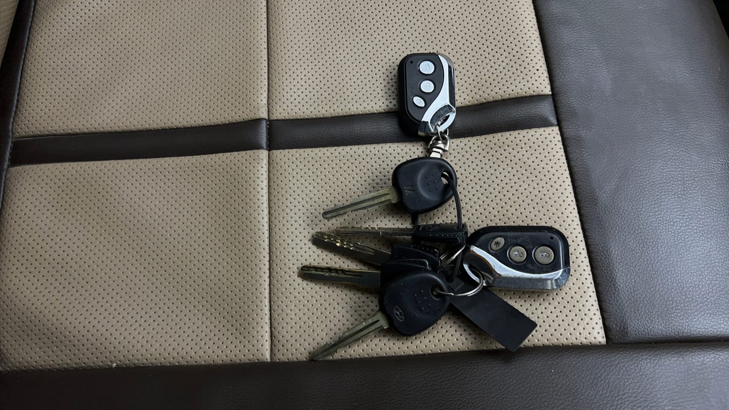 Used 2013 Hyundai i10 Era 1.1 iRDE2 Petrol Manual extra CAR KEY VIEW