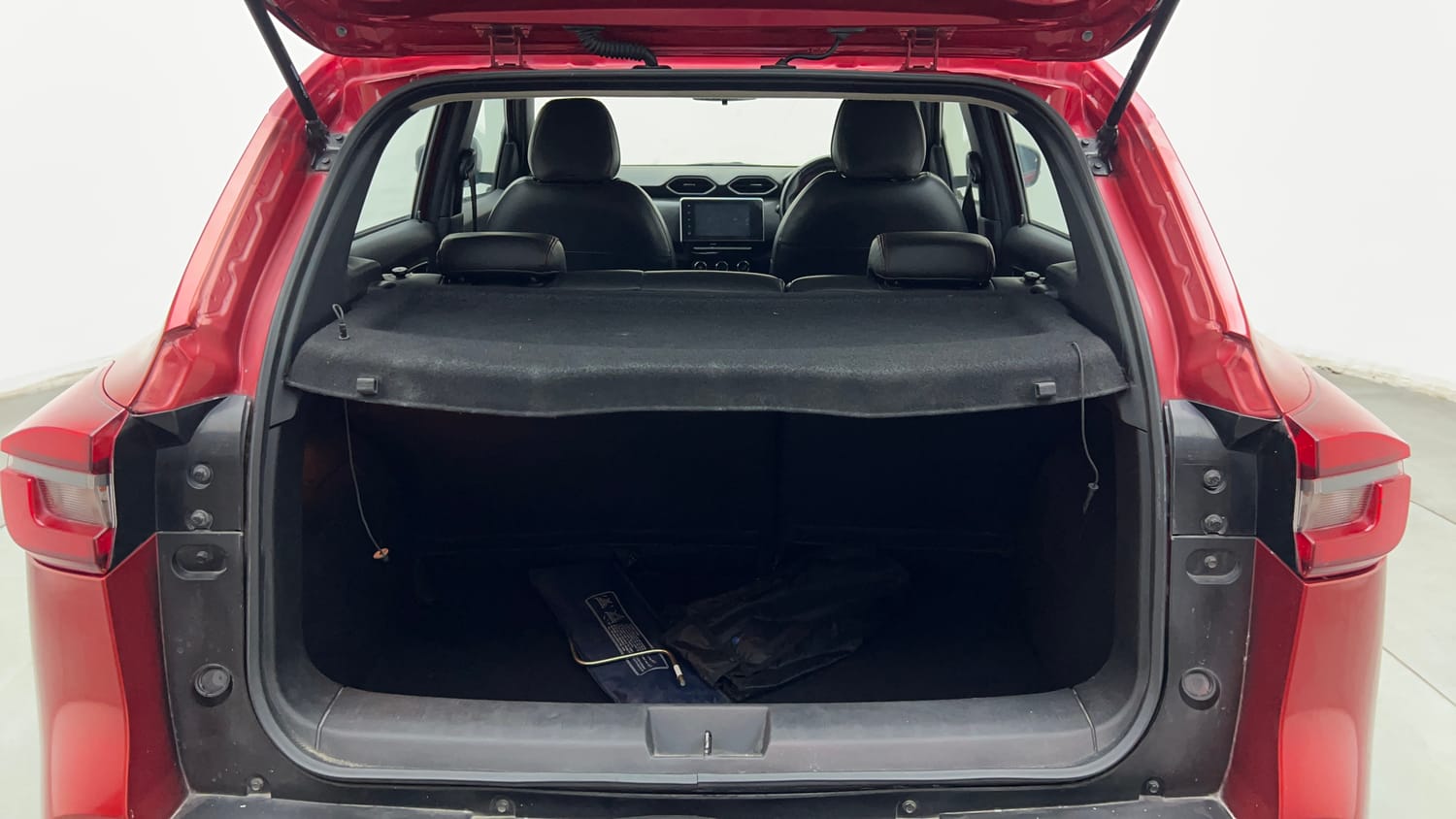 Used 2022 Nissan Magnite XV Premium Turbo CVT Petrol Automatic interior DICKY INSIDE VIEW