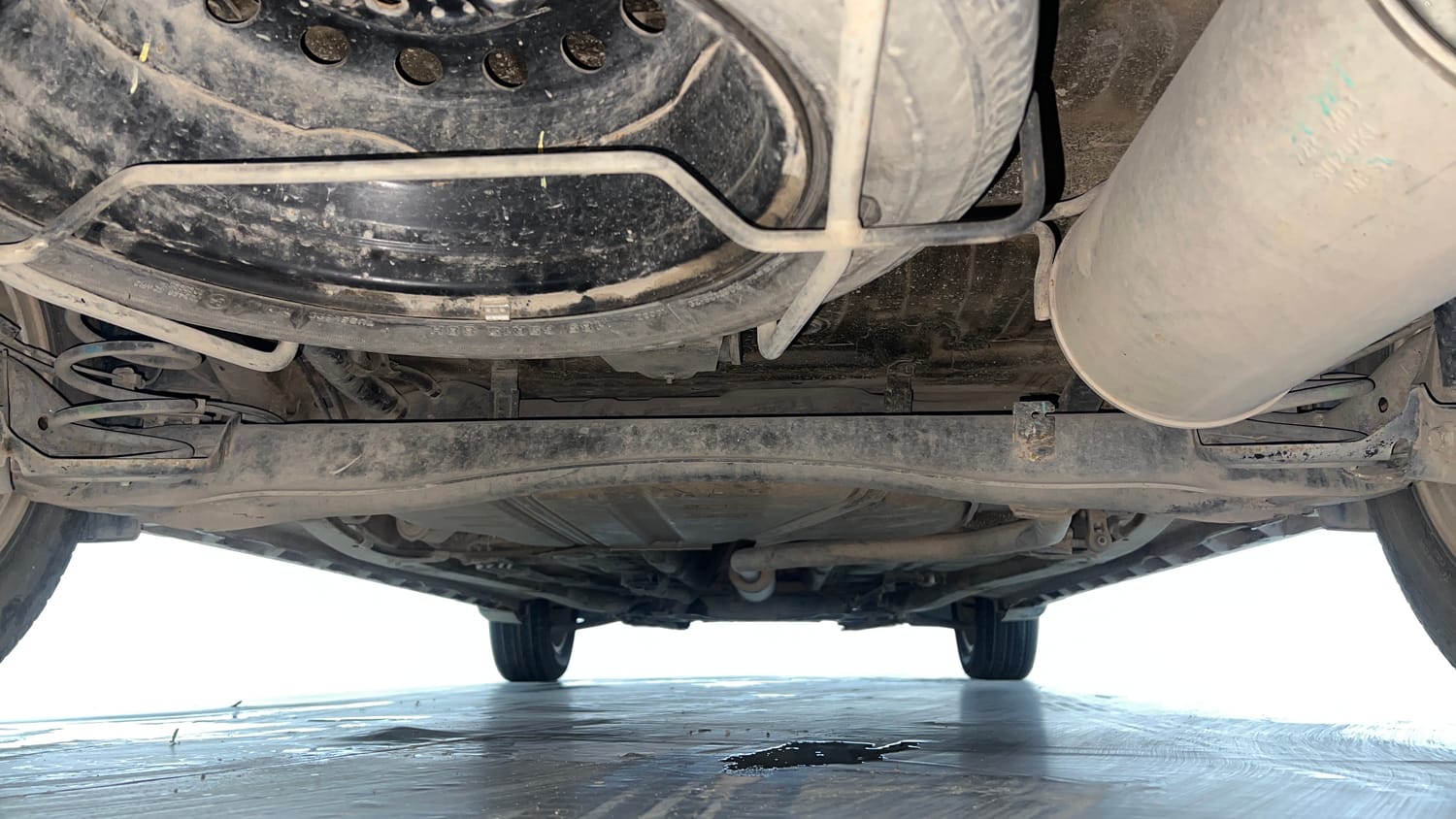 Used 2020 Maruti Suzuki XL6 Zeta MT Petrol Petrol Manual extra REAR UNDERBODY VIEW (TAKEN FROM REAR)