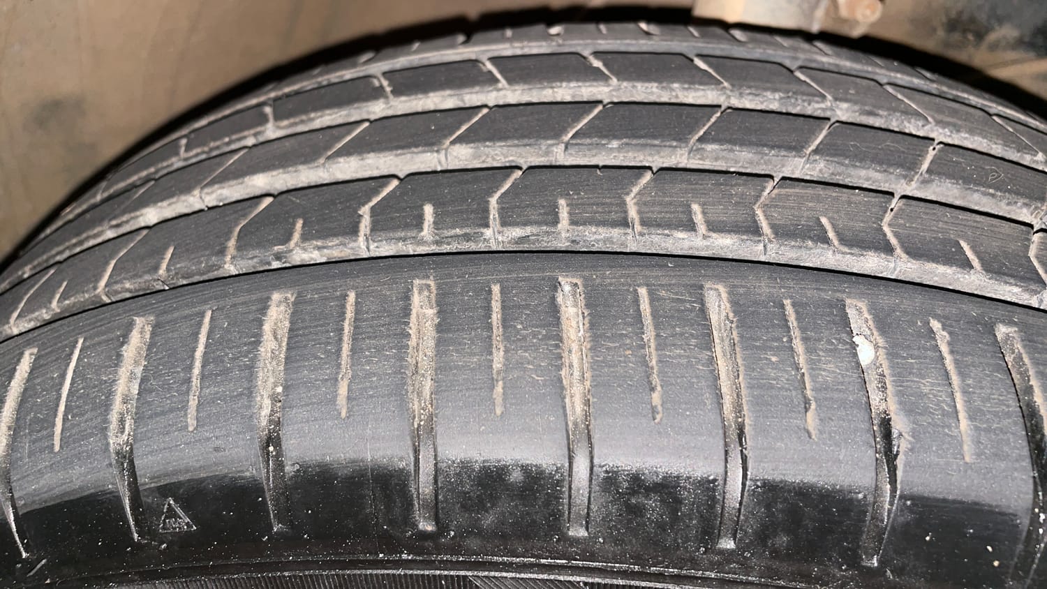 Used 2024 Toyota Glanza V AMT Petrol Automatic tyres RIGHT FRONT TYRE TREAD VIEW