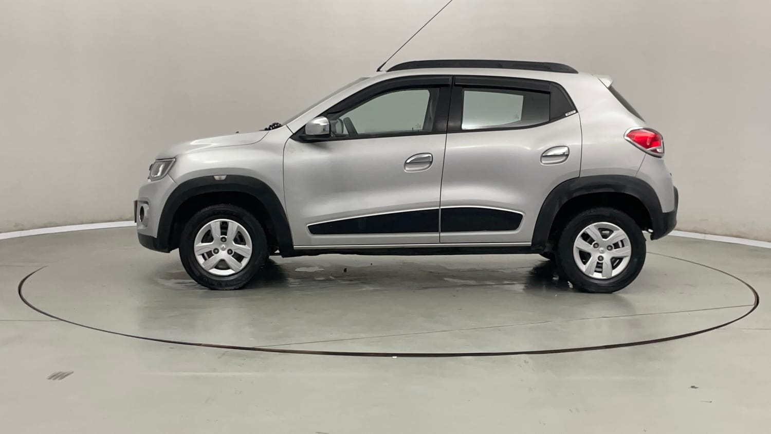 Used 2016 Renault Kwid RXT Petrol Manual exterior LEFT SIDE VIEW