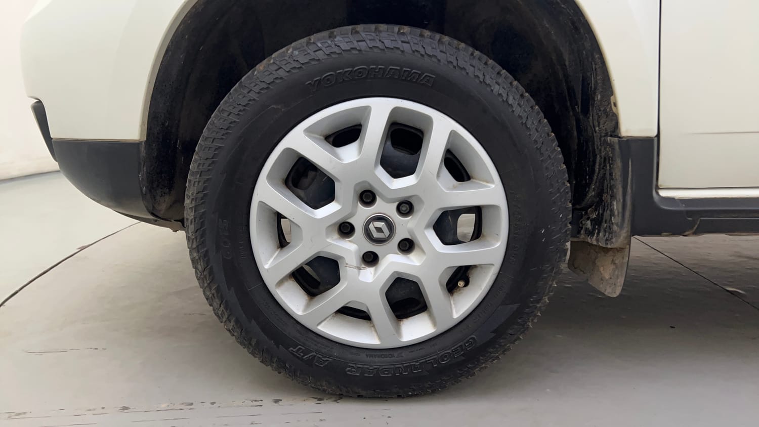Used 2016 Renault Duster 110 PS RXL 4X2 MT Diesel Manual tyres LEFT FRONT TYRE RIM VIEW
