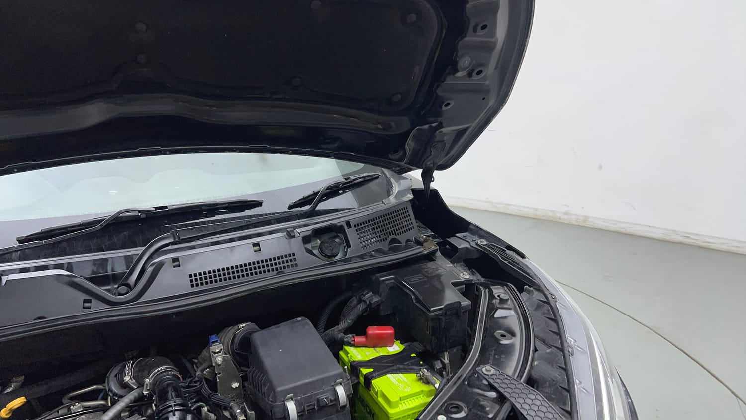 Used 2023 Nissan Magnite XV Premium Turbo CVT Petrol Automatic engine ENGINE LEFT SIDE HINGE & APRON VIEW