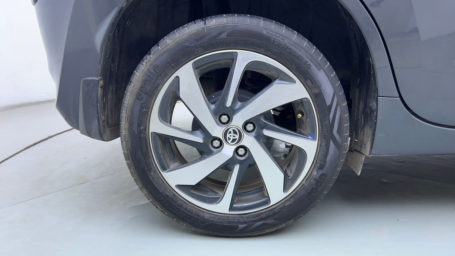Used 2024 Toyota Glanza G AMT Petrol Automatic tyres RIGHT REAR TYRE RIM VIEW