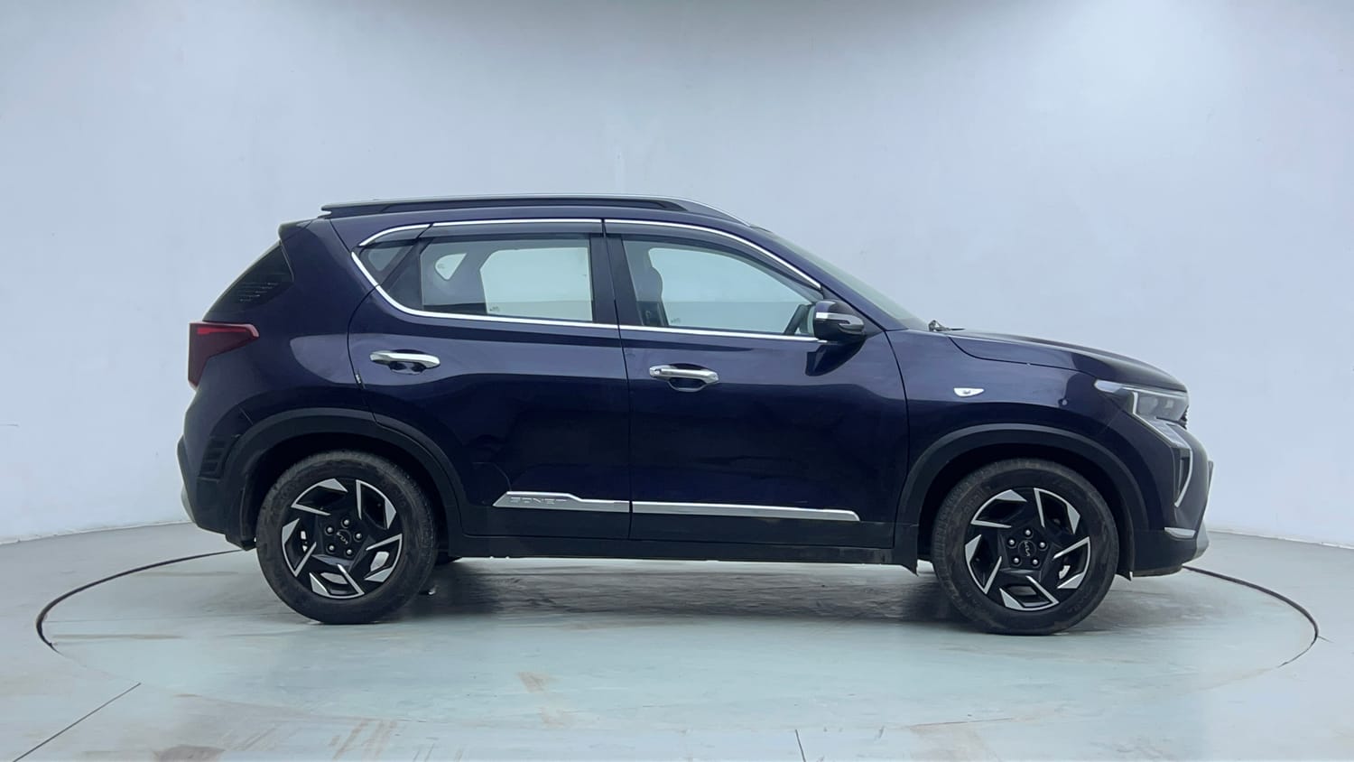 Used 2024 Kia Sonet HTK (O) 1.2 Petrol MT Petrol Manual exterior RIGHT SIDE VIEW
