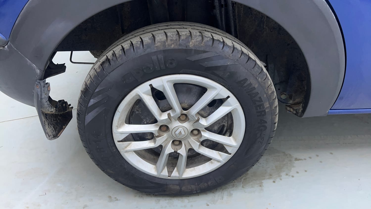 Used 2021 Renault Triber RXT Petrol Manual tyres RIGHT REAR TYRE RIM VIEW